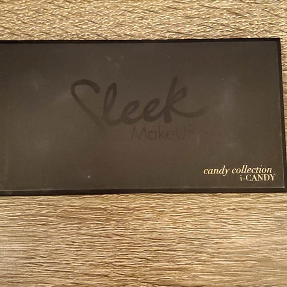 Sleek eyeshadow palette - Picture 3 of 5